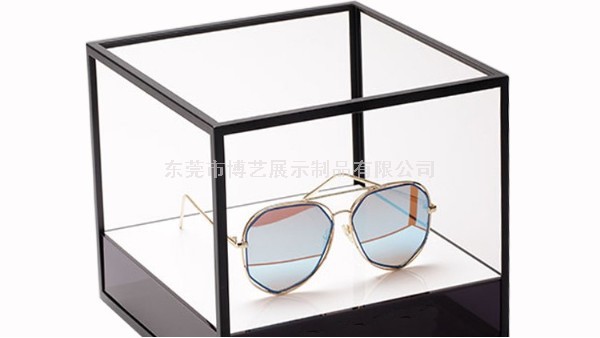 如何用亞克力展架來展示產(chǎn)品呢？